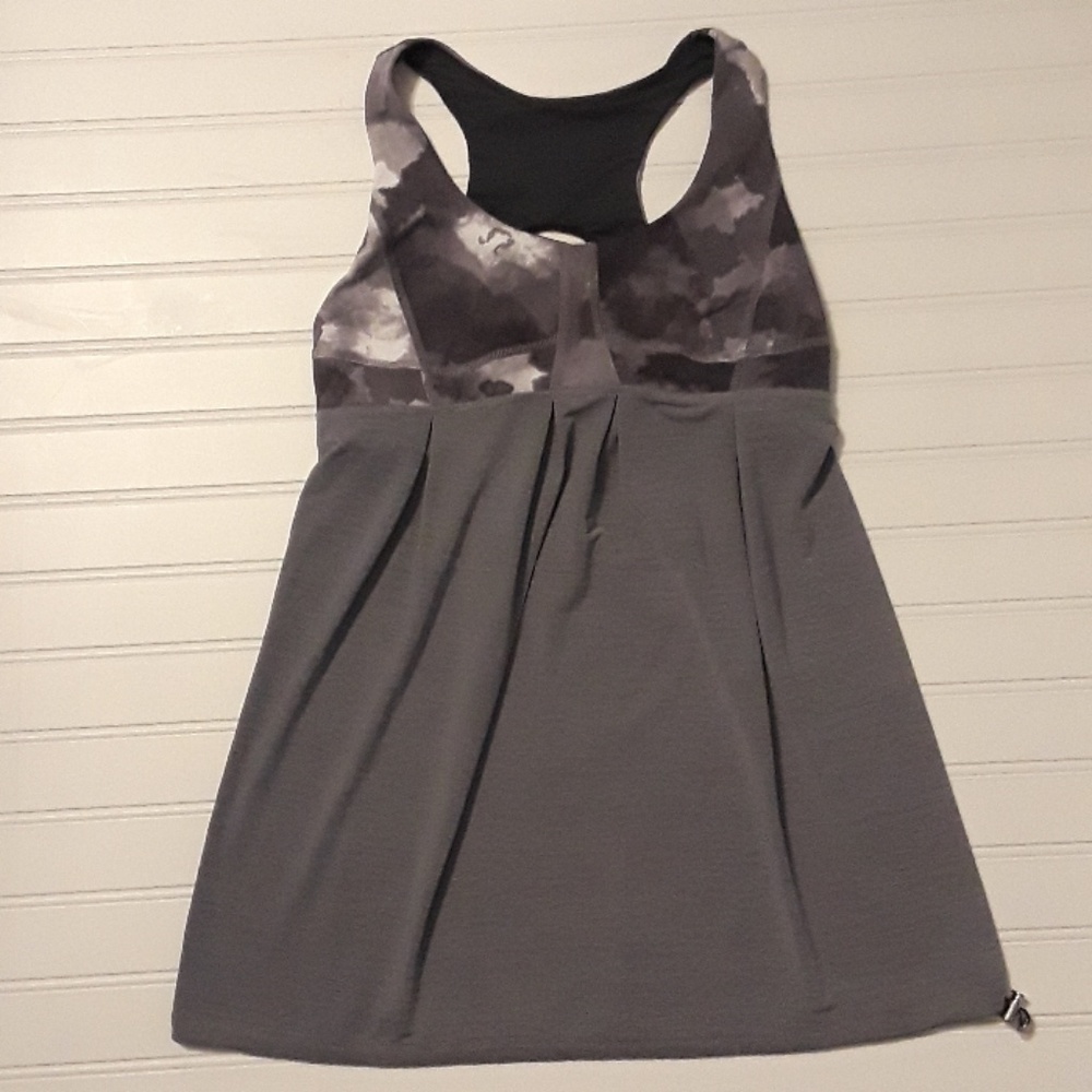 LULULEMON athletic top